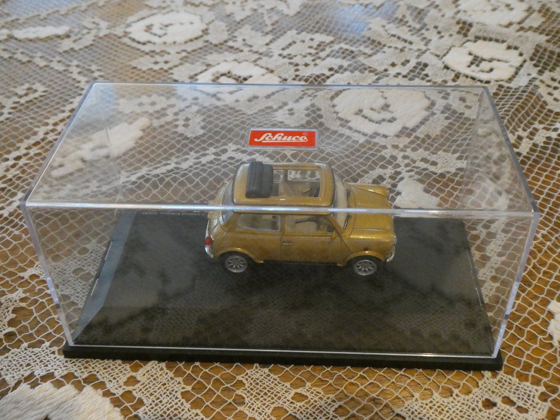 Schuco Modellini d'auto: Modellauto Mini Cooper Gold von Schuco – Nuovo e nell'imballaggio originale da Basel venduto da Robyn 3