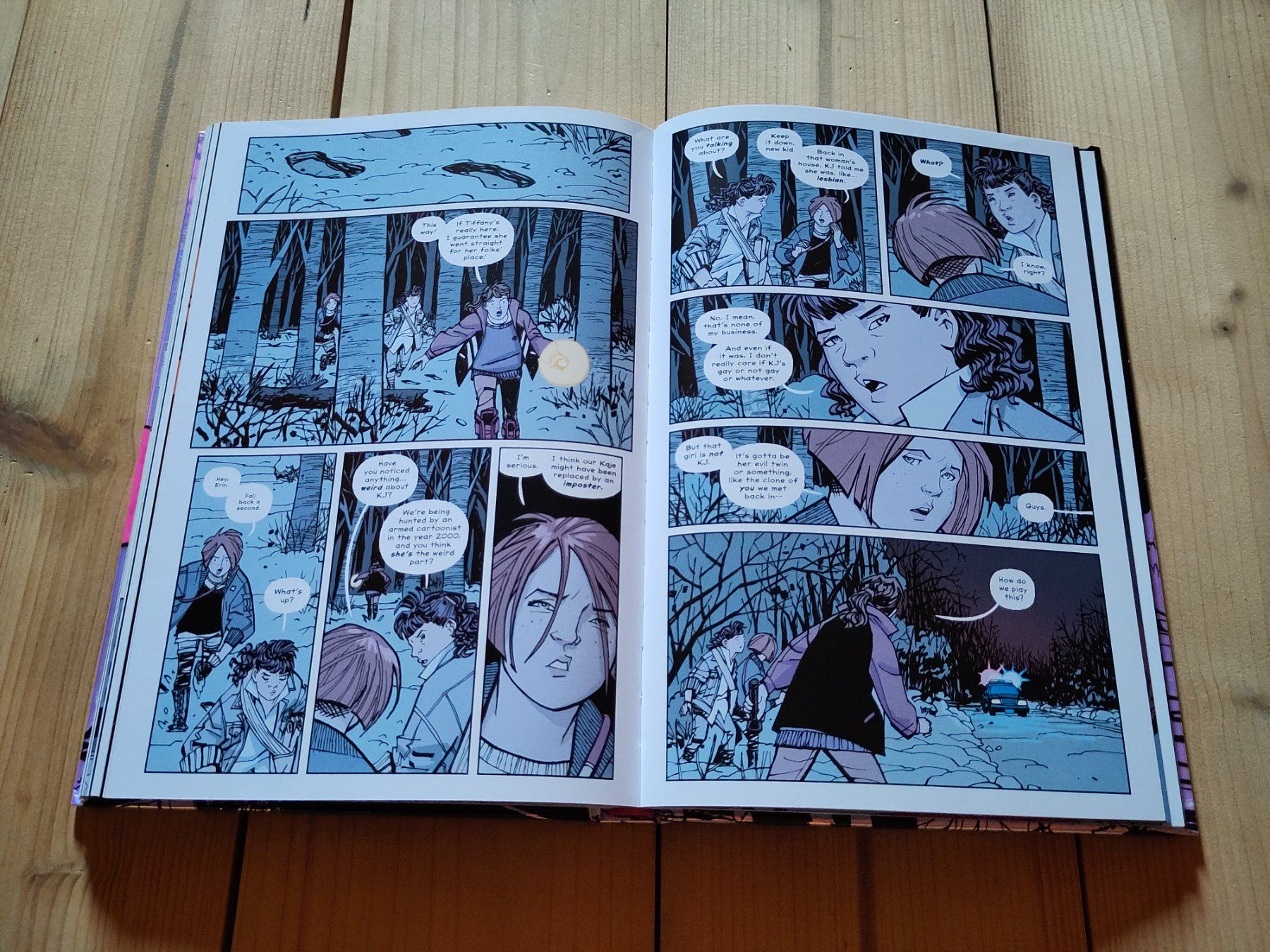 Comics: Paper Girls - Book Two – Gebraucht aus Wasterkingen von Palu17 1