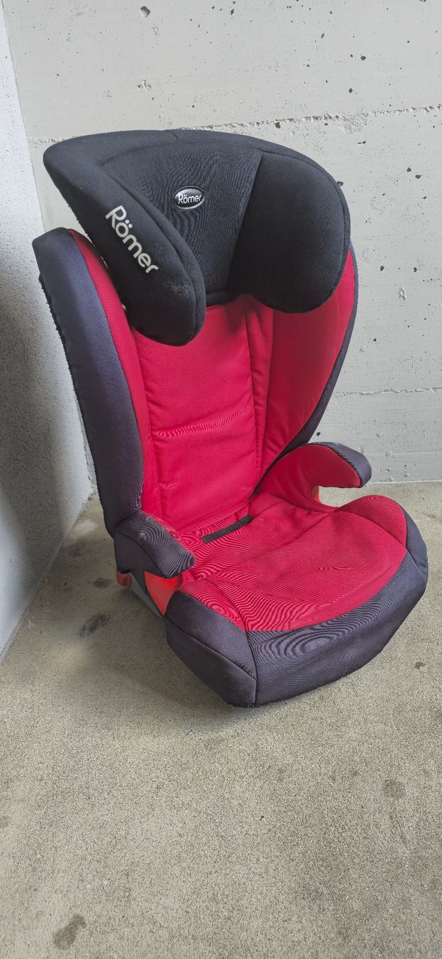 Britax Römer Sièges auto: Römer Kindersitz – D'occasion à Kreuzlingen par zebrone81