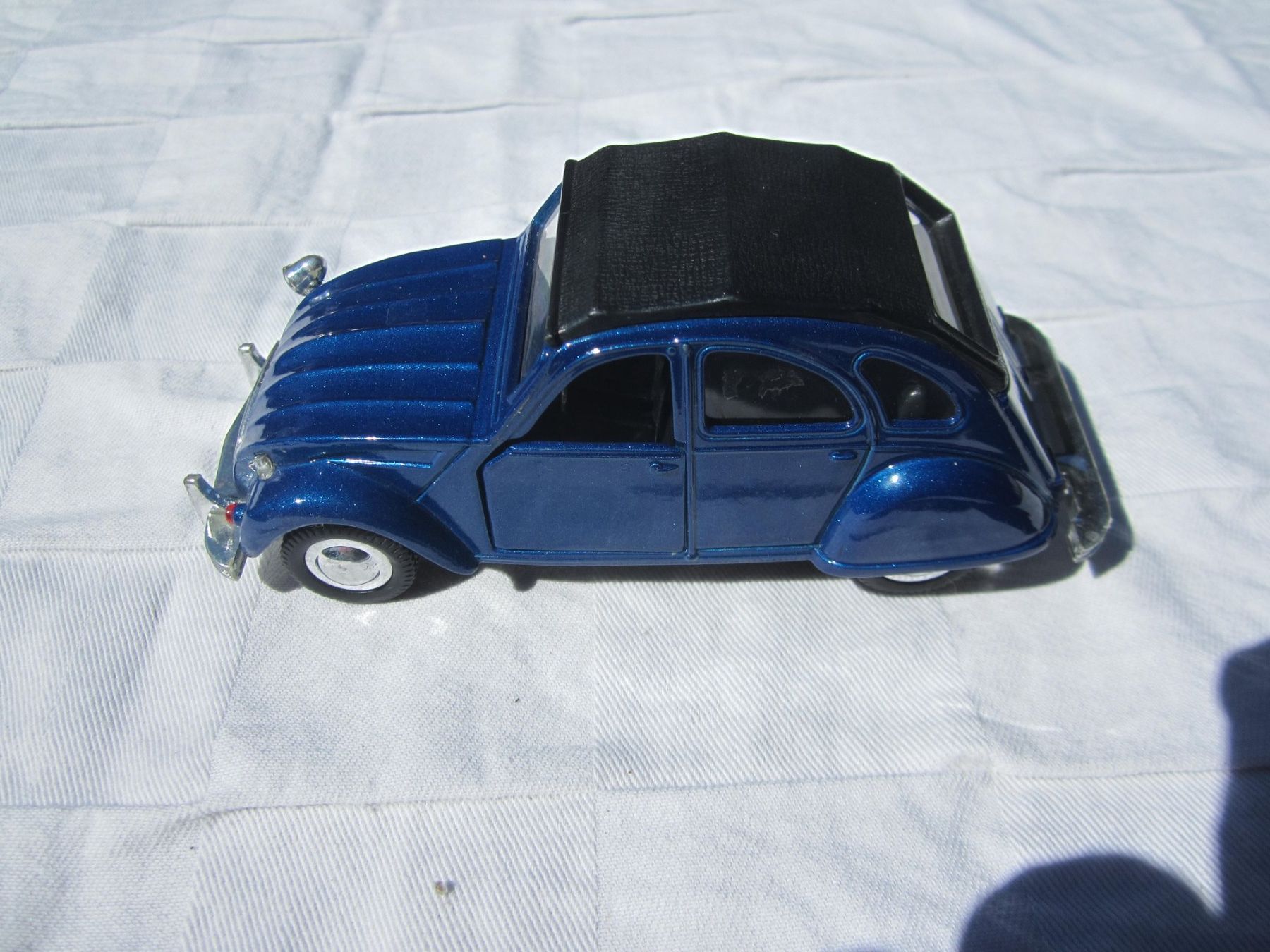 Citroën Modellautos: Citroen 2 cv – Defekt aus Tramelan von Tors 2