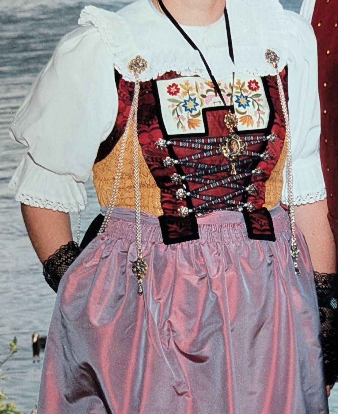 Vestiti: Luzerner Festtagstracht – Usato da Brittnau venduto da Federleicht20