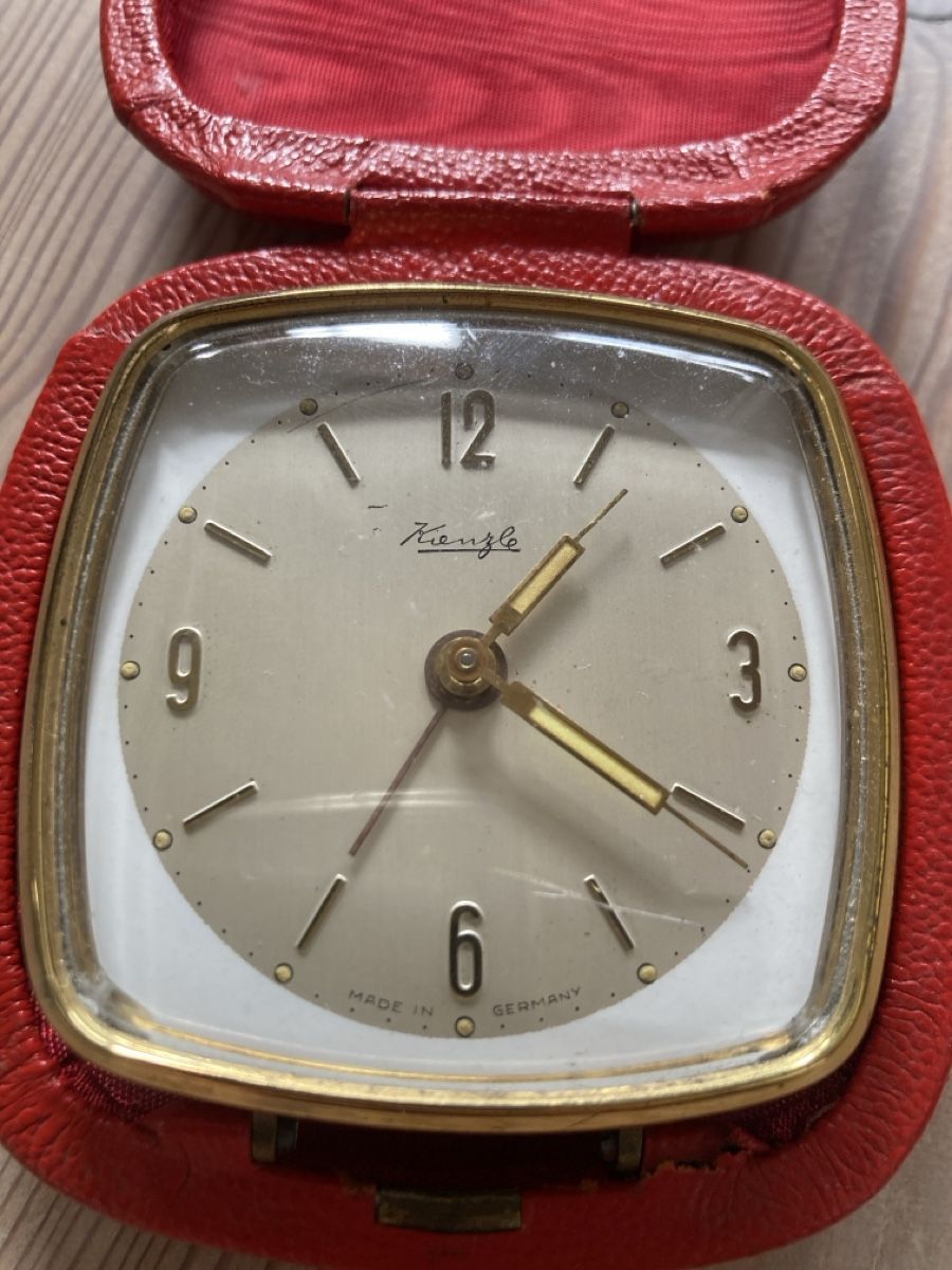 Kienzle Montres: Kienzle Reisewecker – Défectueux à Herisau par Sifgana 1
