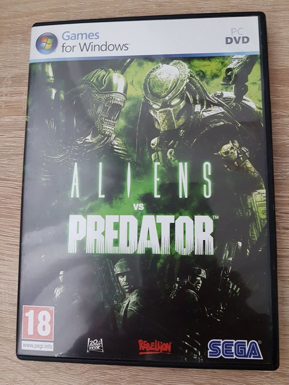 Spiele: Aliens vs Predator (2 DVD) French - PC – Gebraucht aus Carouge GE von Franllo