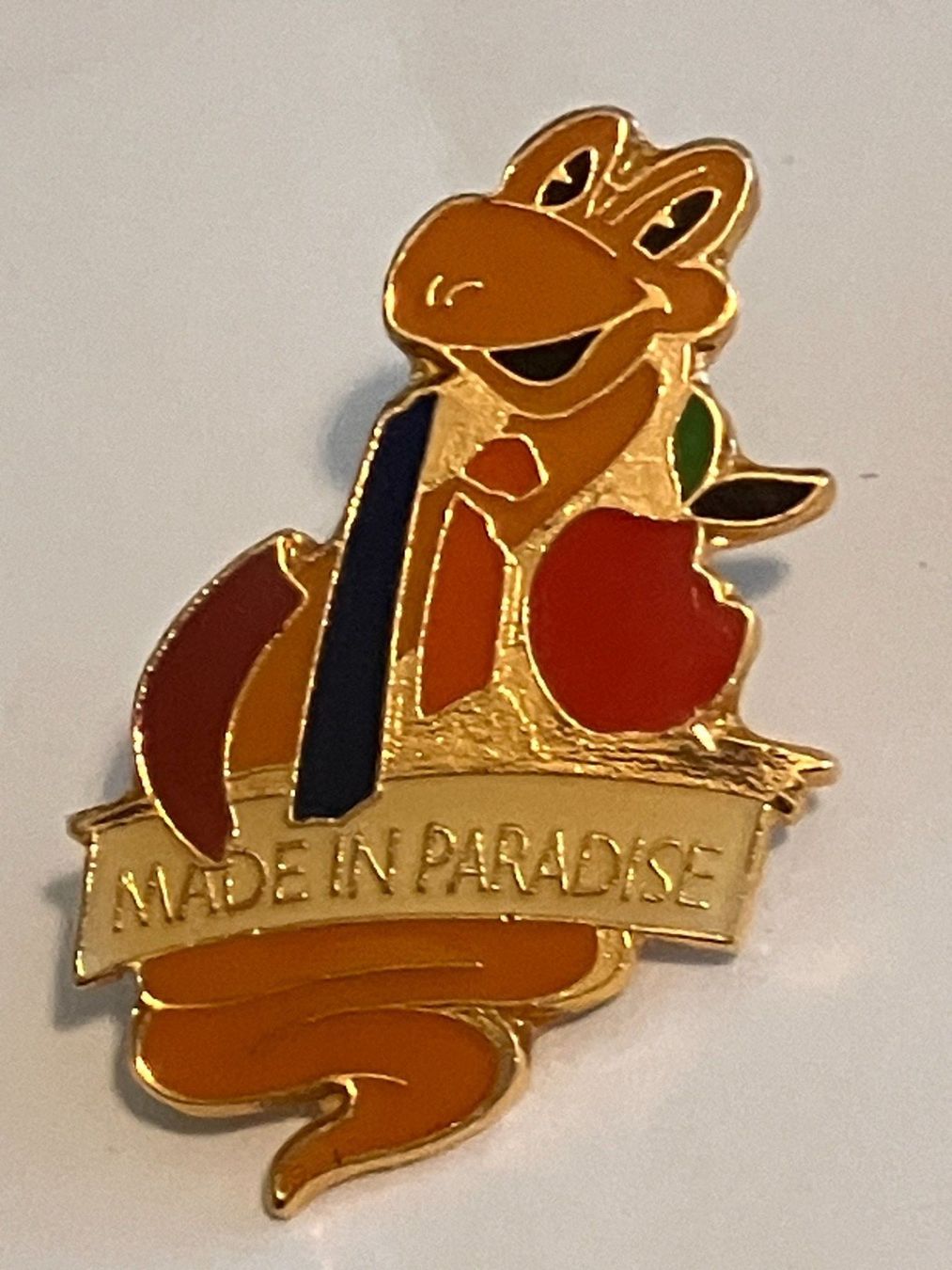 Placchette & Badge: 1 Pin Made in Paradise – Usato da Basel venduto da djwwpp