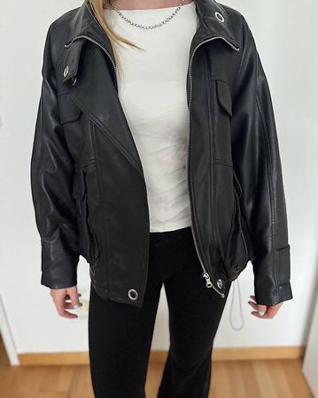 Schwarze Lederjacke (Zara), Grösse XS (gross geschnitten)