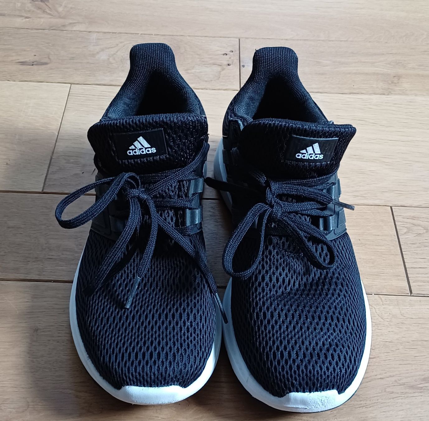 Adidas Scarpe da uomo: ADIDAS Hallenschuhe Gr. 39.5 – Usato da Stallikon venduto da Melin08