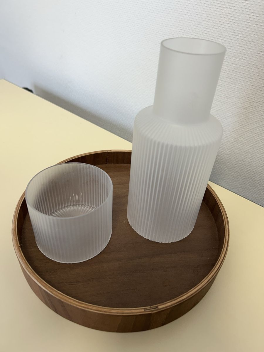Ferm living Caraffe: Ferm Living Ripple Karaffe mit Glas – Usato da Lenzburg venduto da Shyra1 1