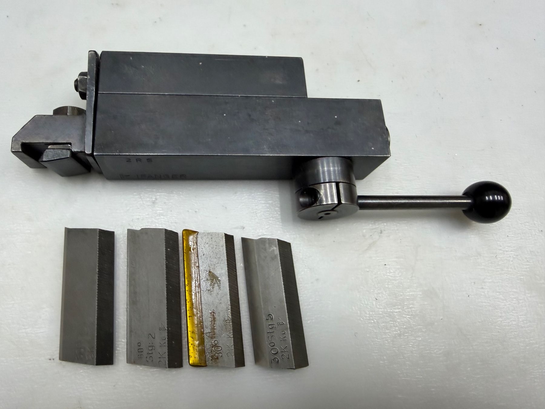 Altro per industria metallurgica: Ifanger Abstechstahlhalter 2RS mit vier Einstechstählen – Usato da Wallisellen venduto da Roediger