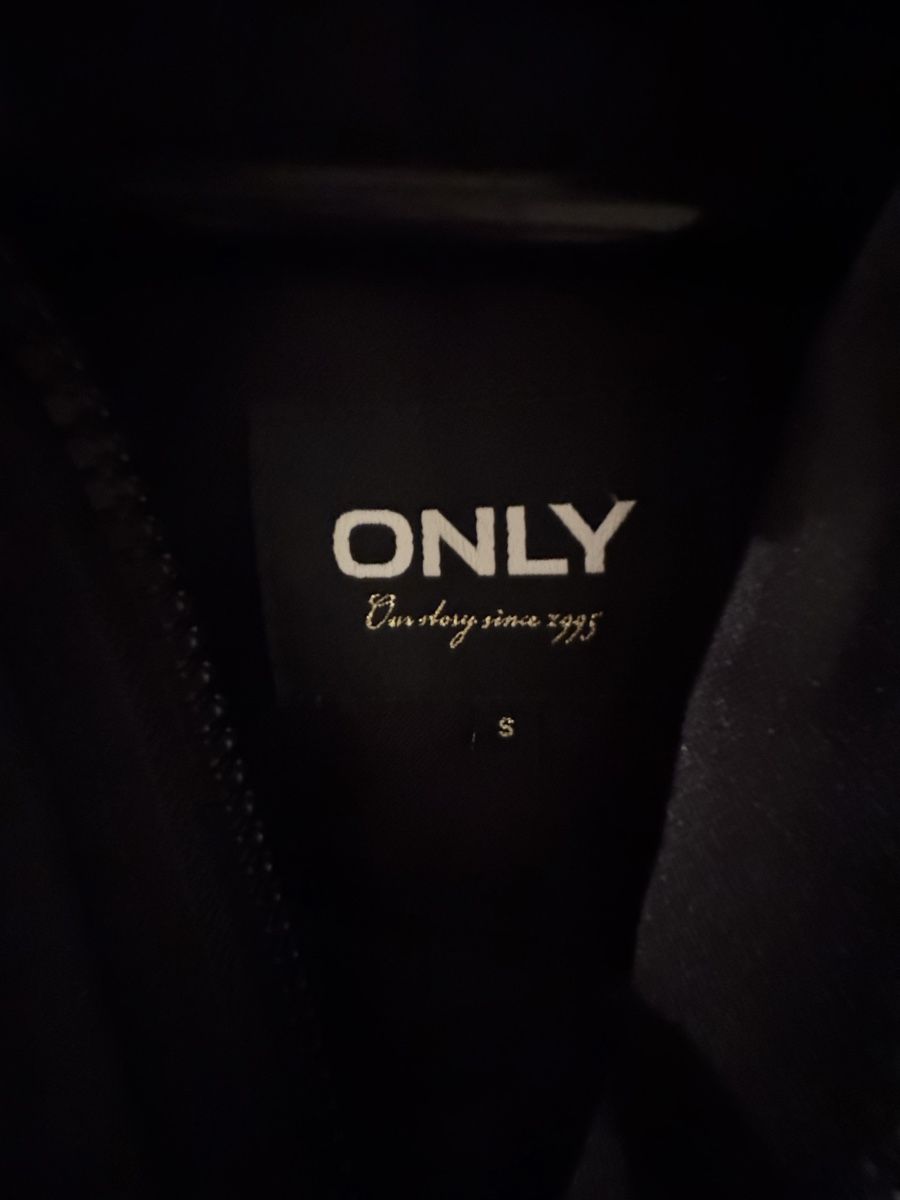 Only Jacken: ONLY Winterjacke mit Kapuze schwarz – Gebraucht aus Niederurnen von sel_z2wg 4