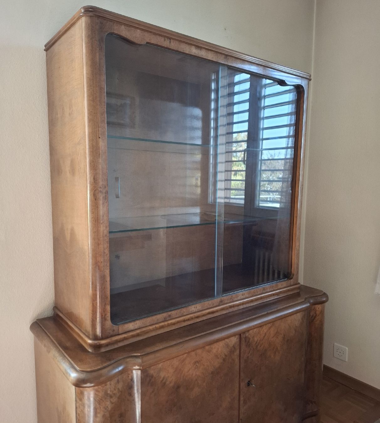 Vitrinen: Buffetschrank / Vitrine – Gebraucht aus Reinach BL von Malin20 1