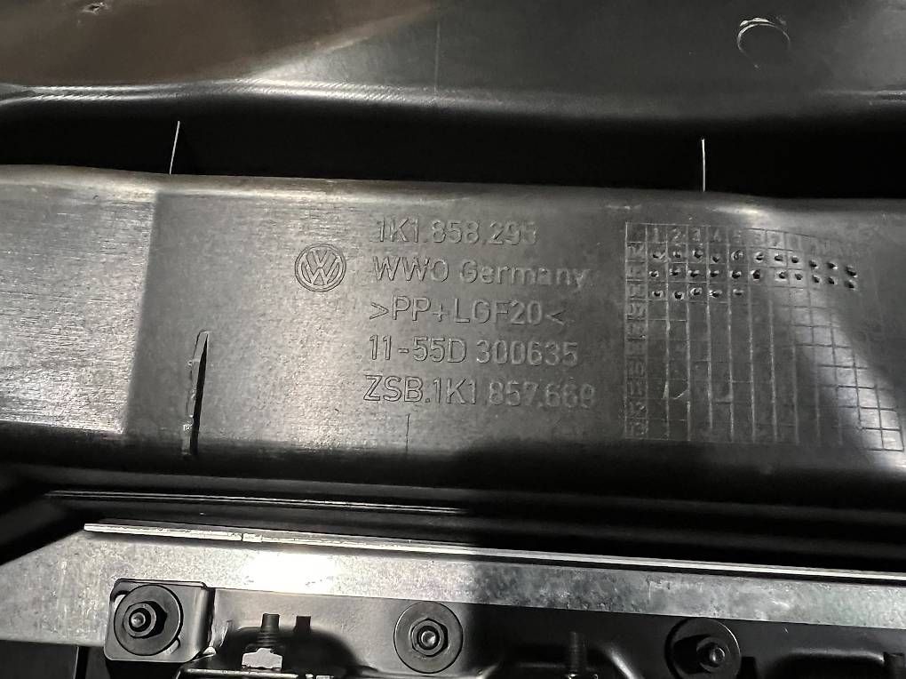 Volkswagen Alle Autoersatzteile: Armaturenbrett von VW Golf 5 – Gebraucht aus Safenwil von vw-teile 3