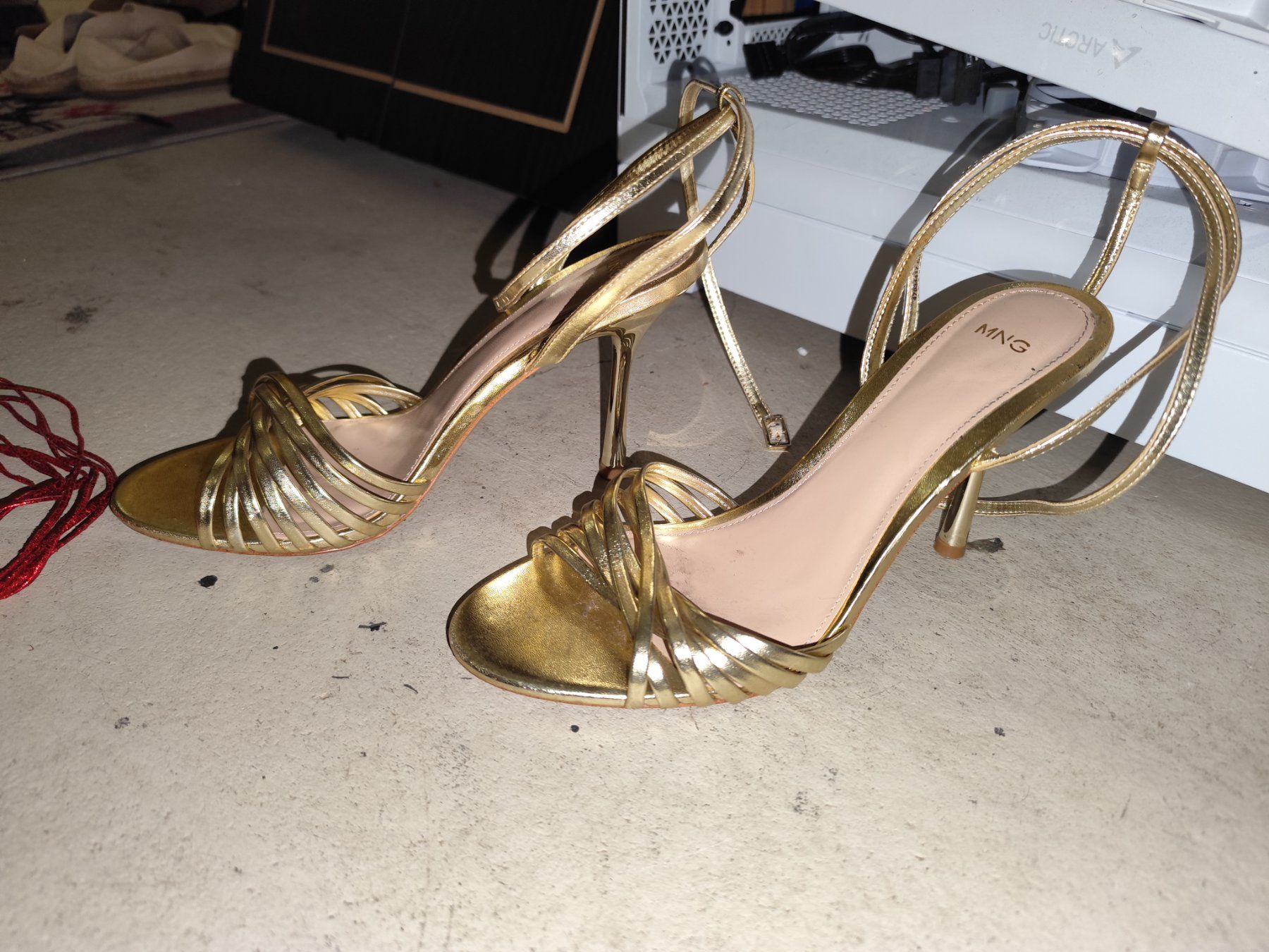 Mango Damenschuhe: Mango High Heel Sandalen Gr 40 – Gebraucht aus Oetwil an der Limmat von Fernando-bras 1
