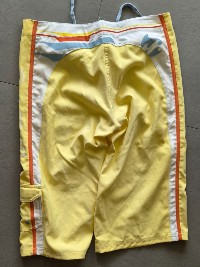 Billabong Pantalons: Short de surf Bilabong, taille 3 – D'occasion à vufflens la ville par Veuveclicquot 1