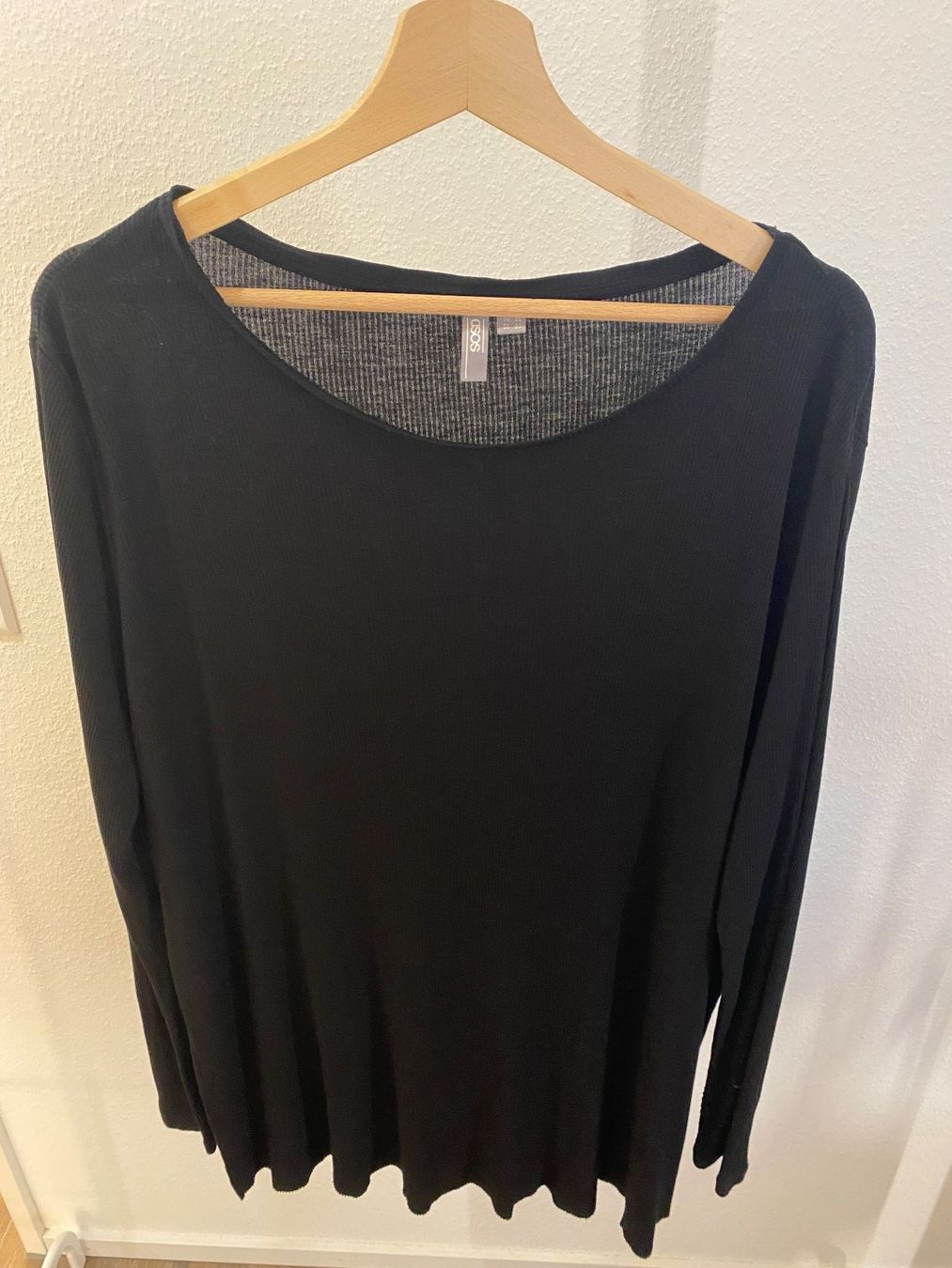 Asos Pullover & Sweatshirts: Asos Langarmshirt schwarz Gr. 52 – Gebraucht aus Pratteln von a23_j2gs 1