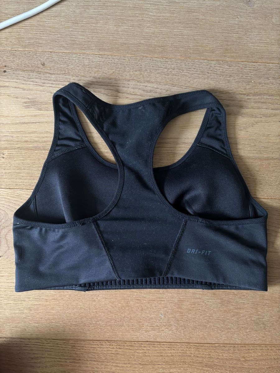 Nike Tops: Sport BH Nike Grösse S – Gebraucht aus Männedorf von giu_wm6d 1