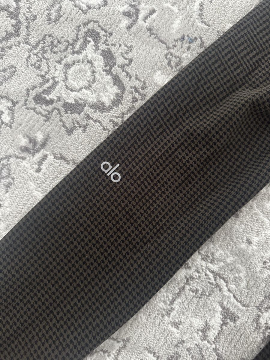 Alo Yoga Leggings: Alo Yoga Leggings – Usato da Schaan venduto da kri_tsw8 1
