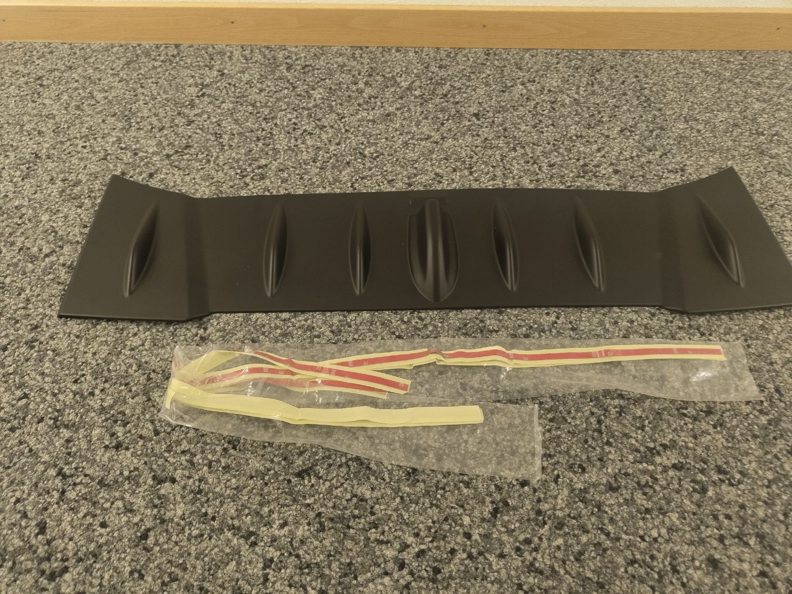 Tutti pezzi di ricambio auto: Roofspoiler GT86/BRZ – Usato da thalwil venduto da Fixmars