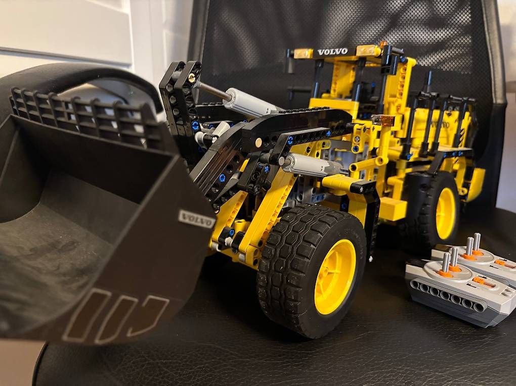 Lego Kit di costruzioni: Lego Technic Radlader 42030 – Usato da Degersheim venduto da django72 1