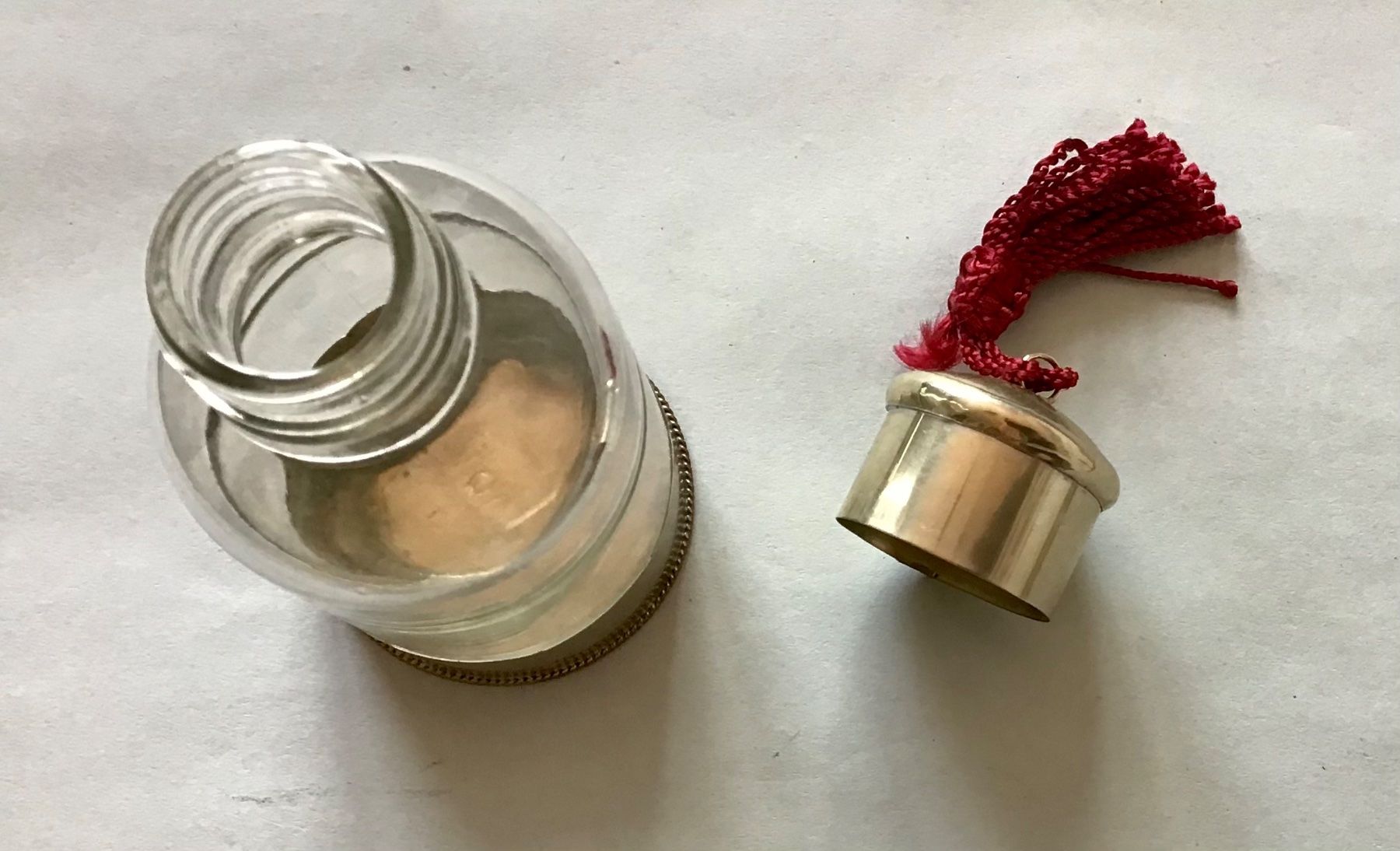 Tutte le decorazioni: Schraubverschluss Glasflasche mit Quaste – Usato da Bubendorf venduto da Alpenheidi 2