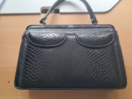 schöne schwarze Ledertasche . super Zustand . schwarz .