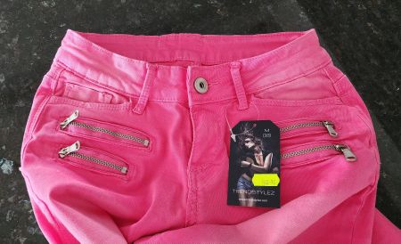 Sexy Skinny- Hüftjeans mit süssen Zier-Zippern