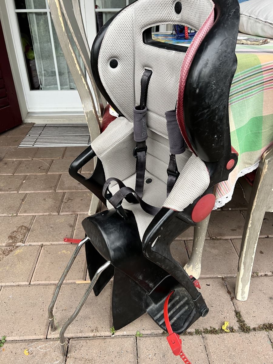 Britax Römer Seggiolini per auto: Bike seat including adaptor – Usato da Wettingen venduto da Violete01 1
