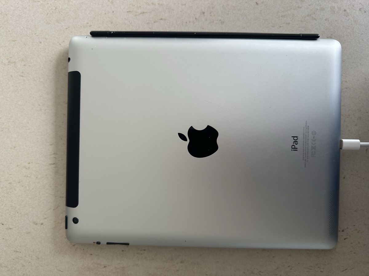 Apple Tablet PC: iPad 4 mit Logitech Keyboard  – Gebraucht aus Wil SG von val_hx8l 3