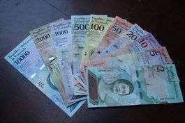 lot 2 Venezuela UNC 10 billets