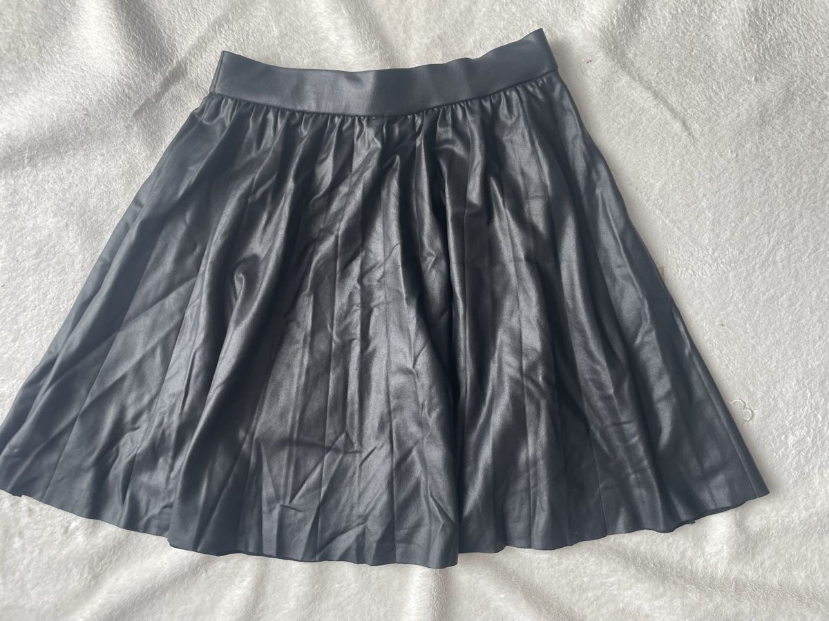 Zara Vestiti & Gonne: Schwarzer Zara Lederrock, Gr. 140 – Nuovo (secondo la descrizione) da Dübendorf venduto da Blume1235 1