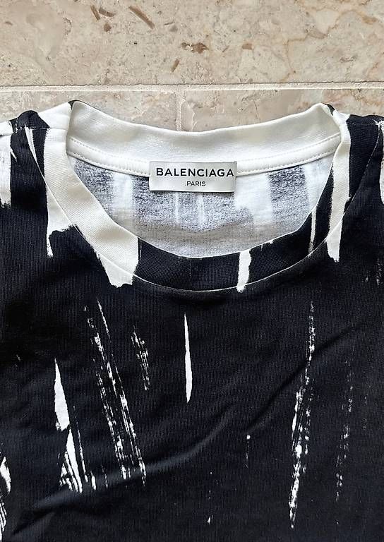 Balenciaga T-shirt: Balenciaga T-shirt – Nuovo (secondo la descrizione) da Kilchberg ZH venduto da eti_m9g8 2