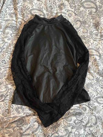 Damen Oberteil schwarz Grösse S mit Spitze