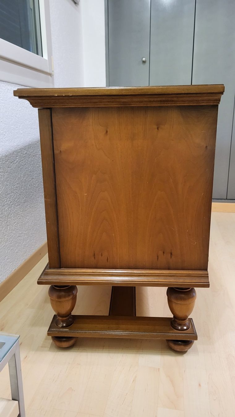Cassettiere: Nussbaum-Kommode aus massiv Holz – Usato da Neuheim venduto da Whuebscher 3