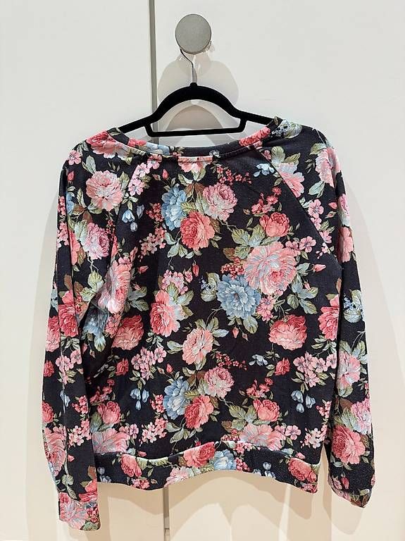 Maglioni & Felpe: Sweatshirt - Gr. S - Schwarz mit Blumenprint – Usato da Effretikon venduto da alicebrunner 1
