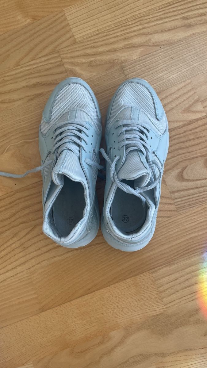 Scarpe da donna: Sneaker helltürkis, mint – Usato da Roggwil BE venduto da R.. 1