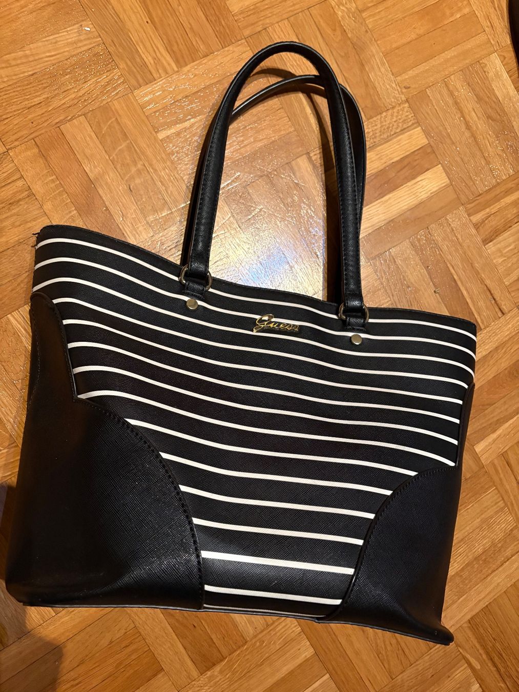 Guess Borse da donna: Guess Tasche – Usato da Genève venduto da sunandwind 1