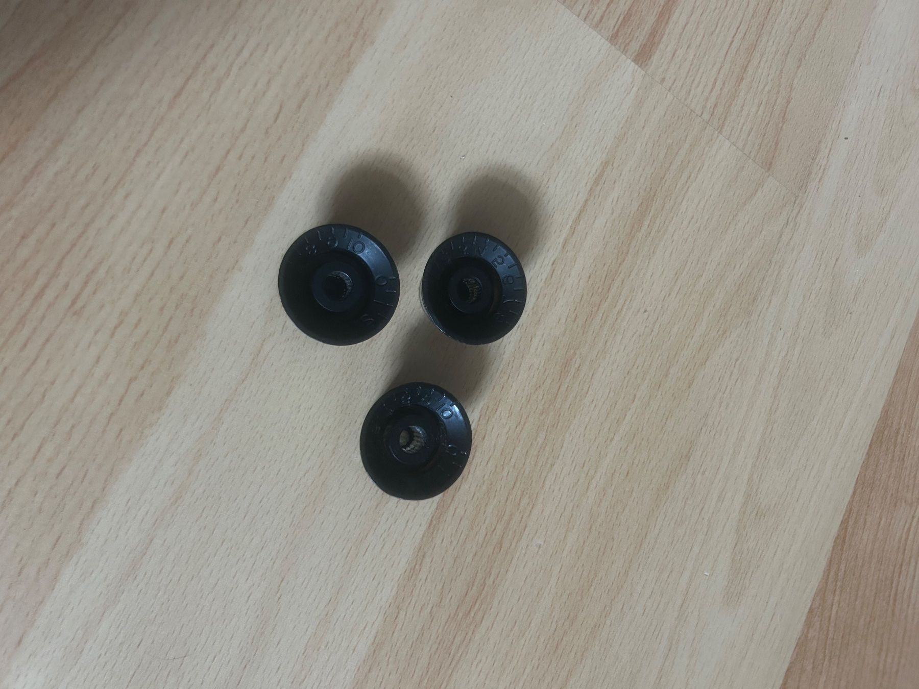 Gibson Strumenti musicali: 3x Vintage Gitarren Knöpfe Knobs Volume/Tone Gibson 1997 – Usato da Solothurn venduto da CityNordMarketplace 1