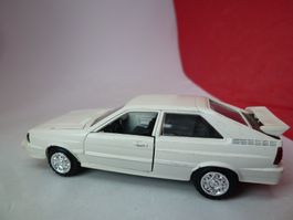 AUDI QUATTRO  !! - weiss _ altes Modell von Conrad !! Lack !
