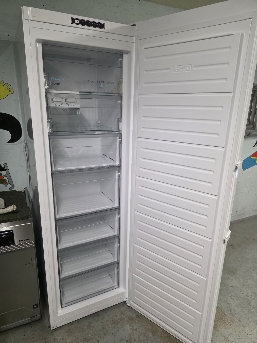 Sharp Congelatori: Gefrierschrank SHARP SJ-SC11CMXWE-EU – Usato da Lupfig venduto da adoidinha