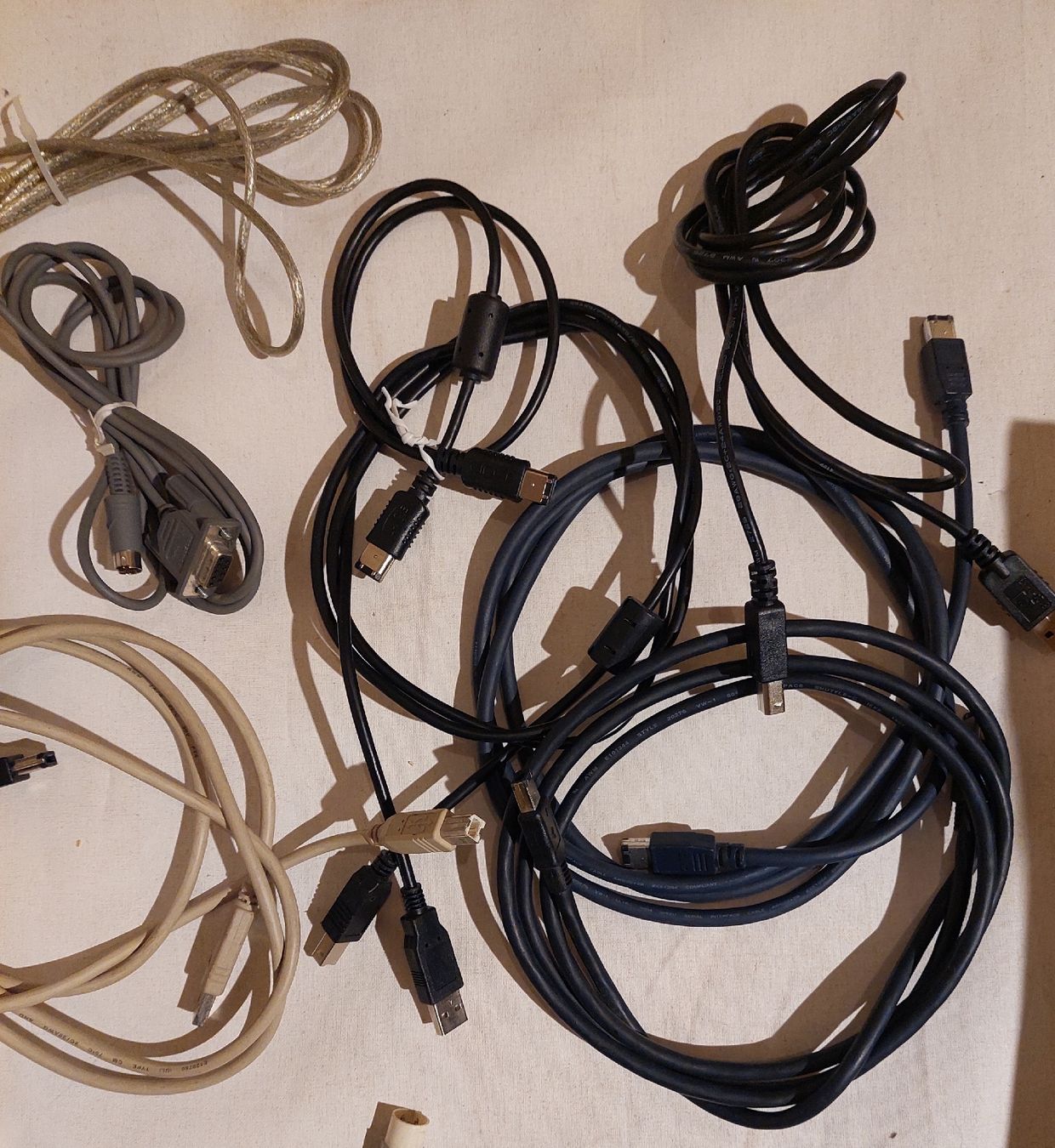 Cavi: diverse Audio- und Computerkabel. Auch Spezialkabel – Usato da Zürich venduto da Cortin 8