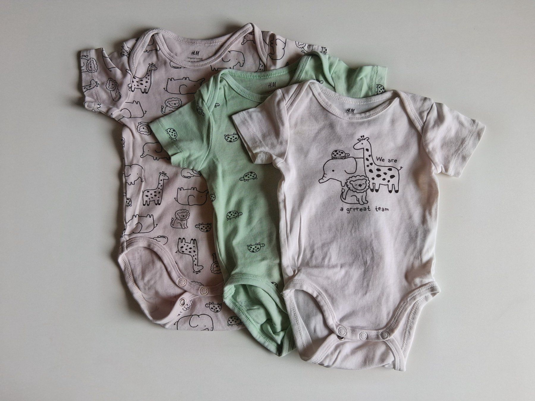 Lotti & Set di vestiti: Lot de 3 bodies, taille 62 – Nuovo (secondo la descrizione) da St-Légier-Chiésaz venduto da dma_699g