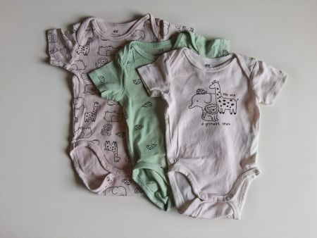 Lot de 3 bodies, taille 62