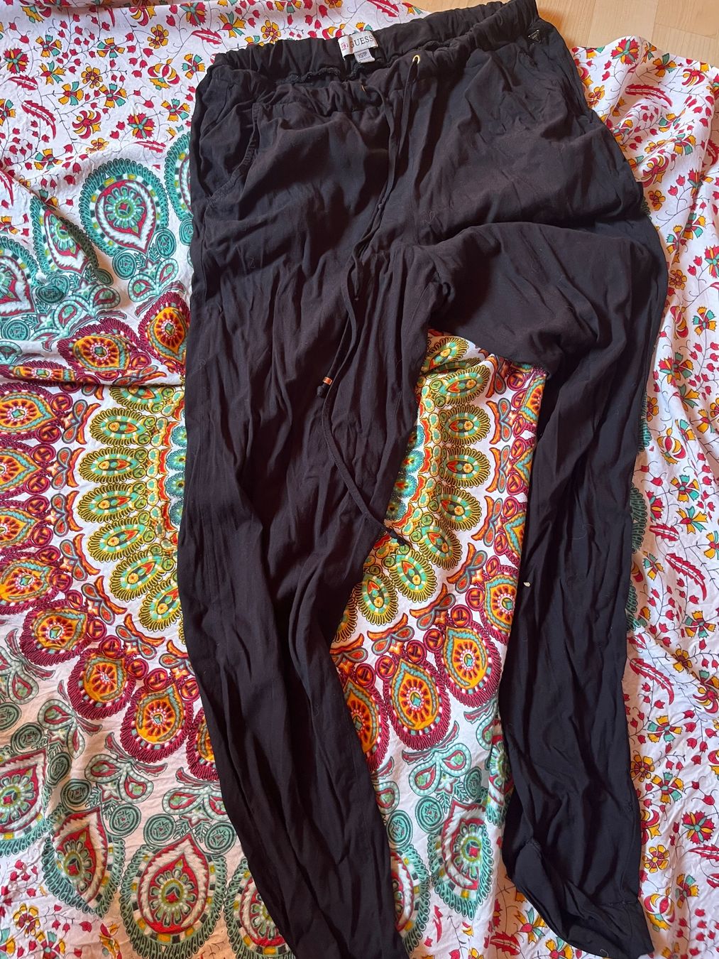 Guess Pantaloni: Guess Stoffhose XS/34 – Usato da Jegenstorf venduto da vanisaem 1