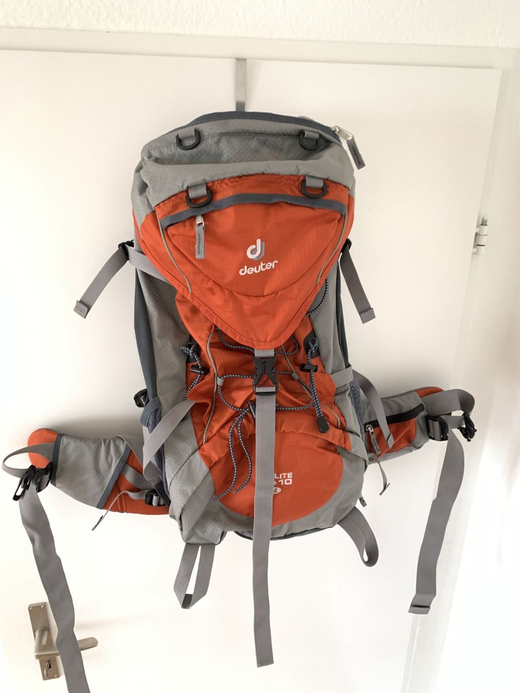 Deuter Zaini: Deuter Rucksack Act Lite 35 + 10 L Orange/Grau – Usato da Zürich venduto da dee_75my 3
