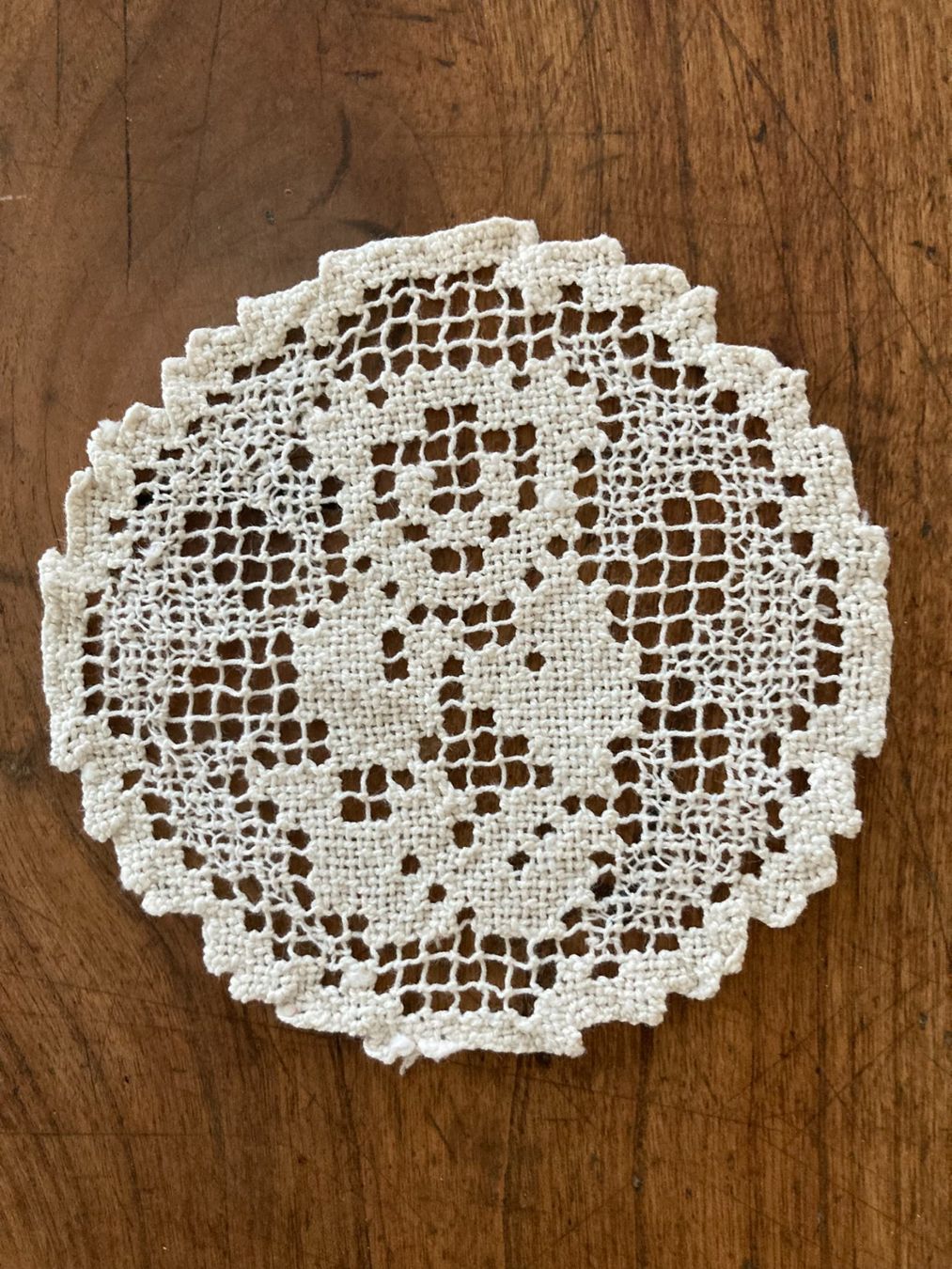 Dessous de verre: SPITZENDECKCHEN   KLÖPPELDECKCHEN   HANDARBEIT  TEDDYBÄR – D'occasion à Subingen par ArtBead 1