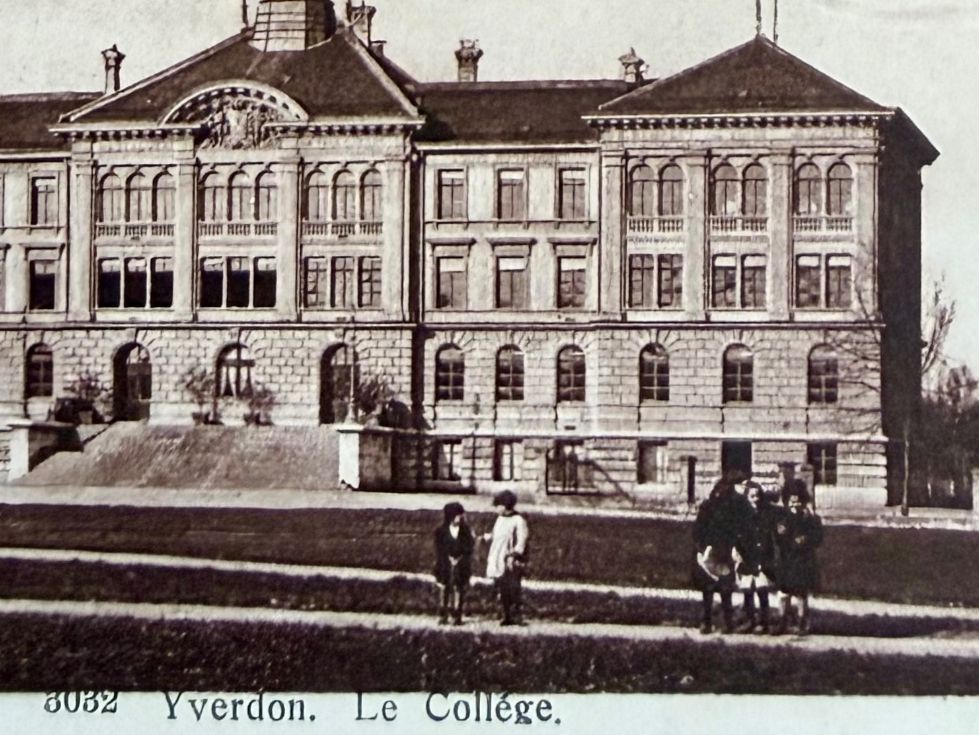 Ansichtskarten: Yverdon - Le collège - Animée 1922 – Gebraucht aus Lutry von Ediego 1