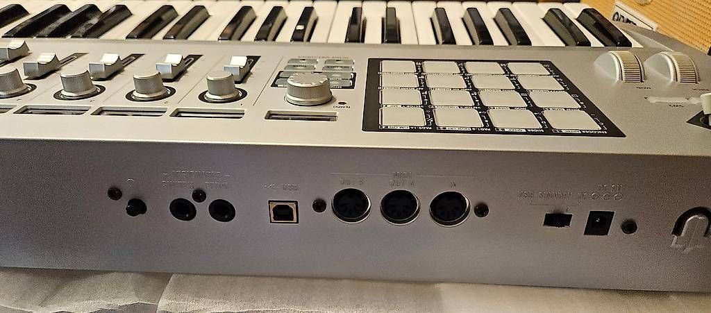 Strumenti musicali: KORG Kontrol 49 midi-Kontroller – Usato da Rorschach venduto da Crossfire34343 3