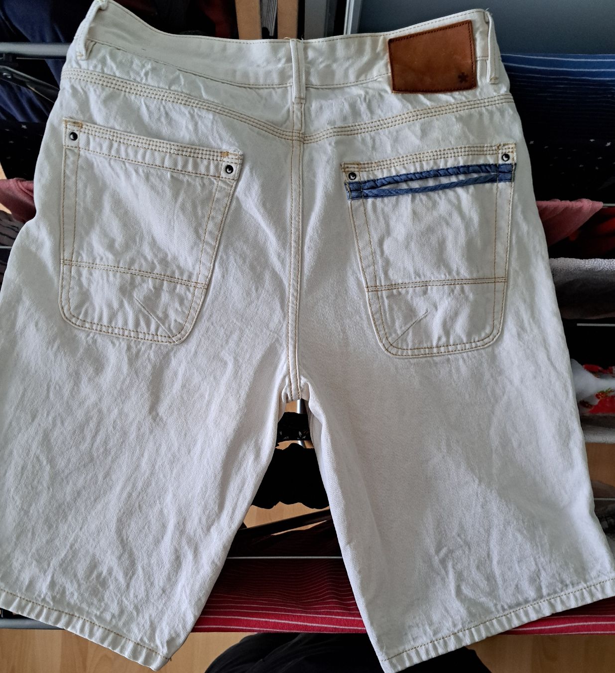 Hosen: Celio Shorts kurz Gr. 42 ecru – Gebraucht aus Bellach von TORA4 1