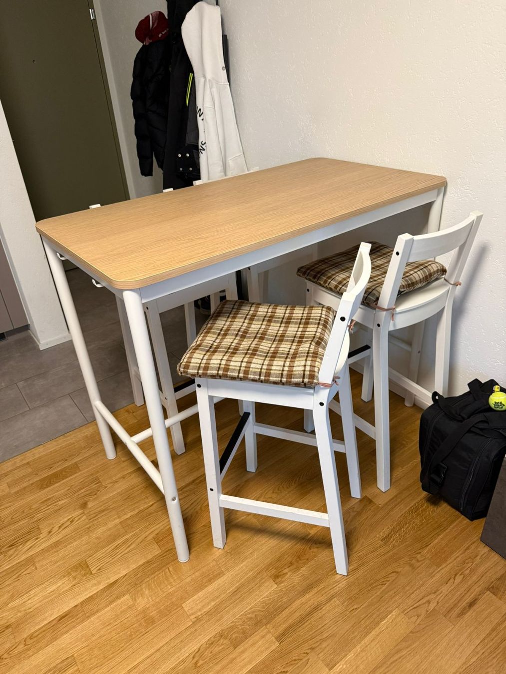 Ikea Set di tavolo e panche: IKEA Hochtisch mit 4 Stühlen – Usato da Zürich venduto da mir_h89q 2