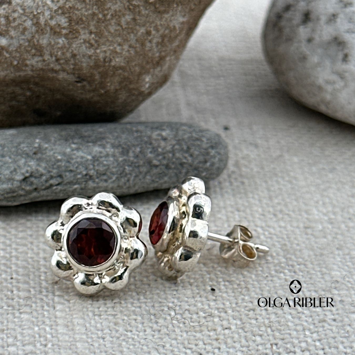 Olga Ribler Boucles d'oreille: Silber Ohrstecker mit Granat – Neuf (Voir description) à Luzern par MonikaS03 4