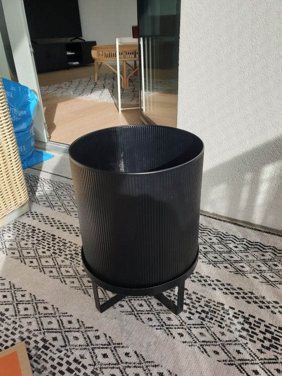 Pflanztopf aus schwarzem Metall Kaufen auf Ricardo